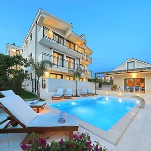 Aparthotel Manda Luxury